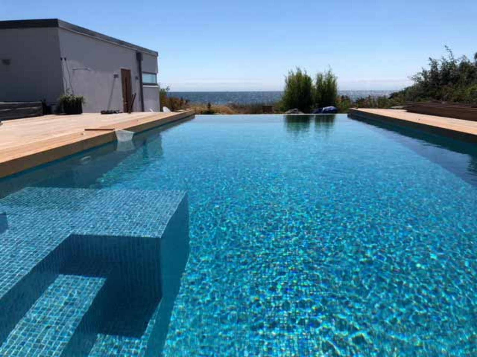 Série Iridis 31,6×31,6 | 2,5×2,5 — carrelage disponible chez Cash Carrelage à Fréjus